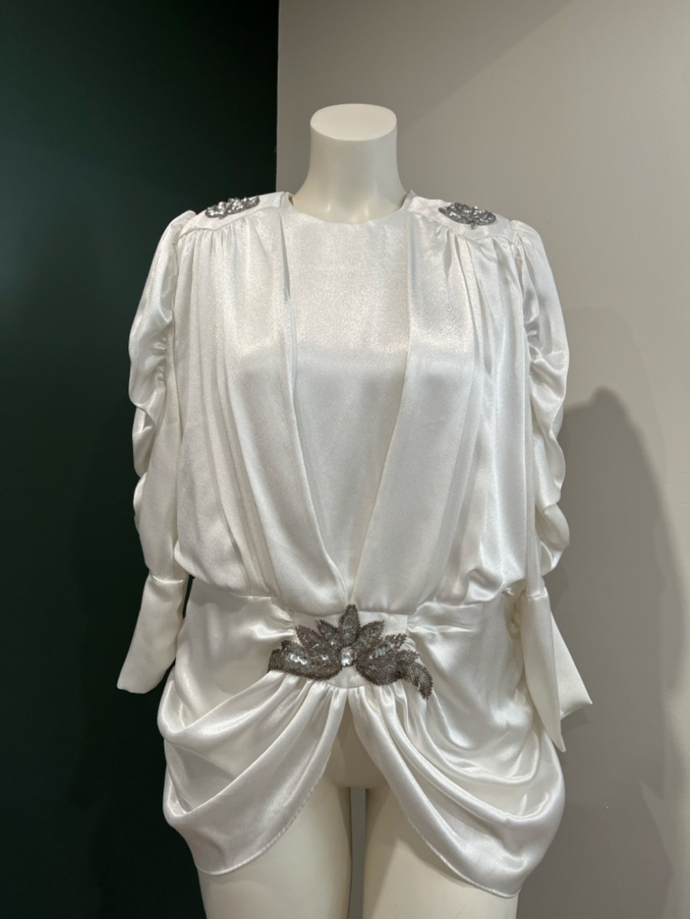 GORGEOUS 1980s embellished puff sleeve shirt